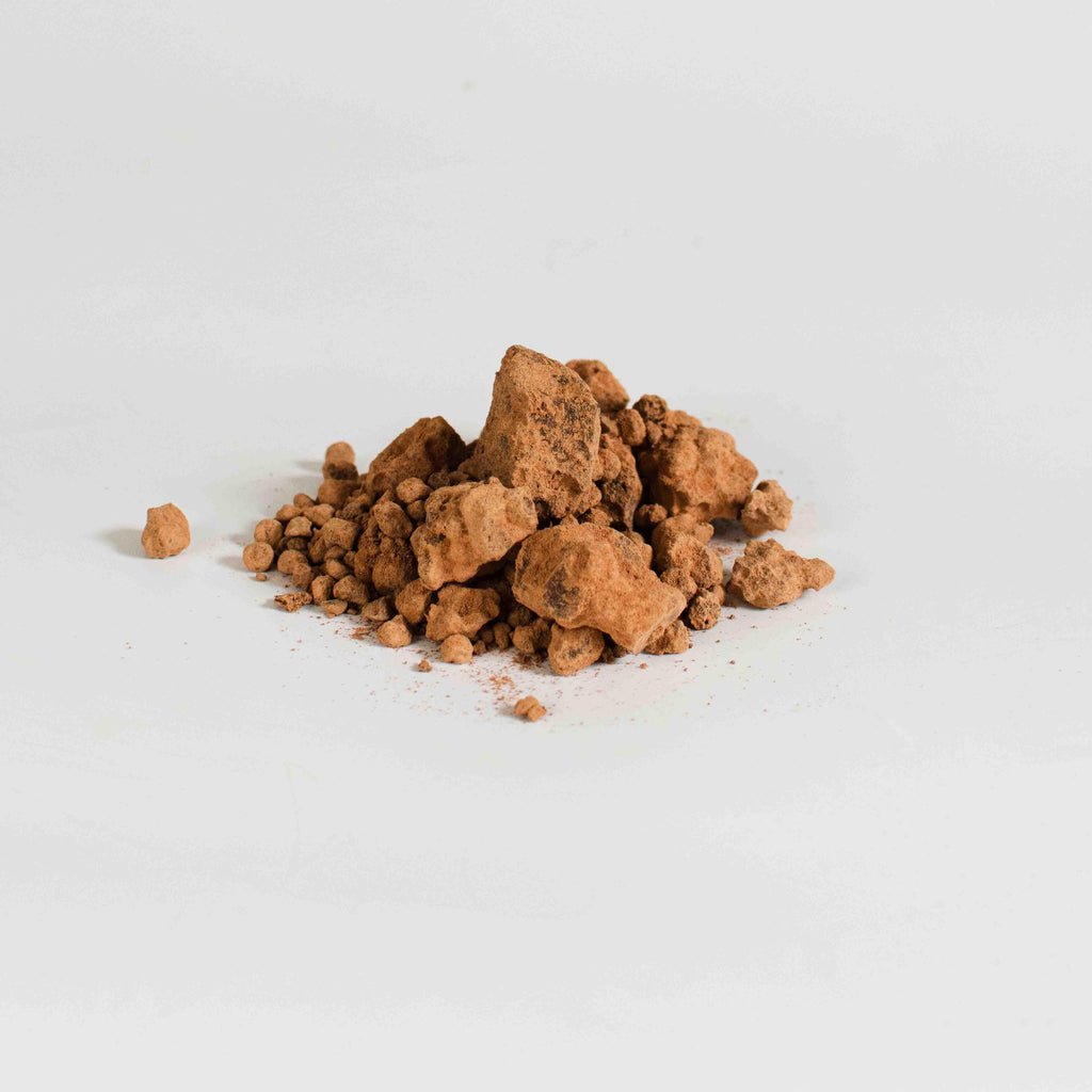 Zeremonieller Kakao, feiner zeremonieller Bio Kakao aus Kolumbien. Eine harmonische Mischung aus Criollo und Trinitario Bohnen aus Juanjuí, mit mild-fruchtigem Aroma. Direkt und fair von Kleinbauern bezogen, ideal für Rituale, Meditation und tägliche Kakaozeremonien – erdend, sanft herzöffnend und belebend.